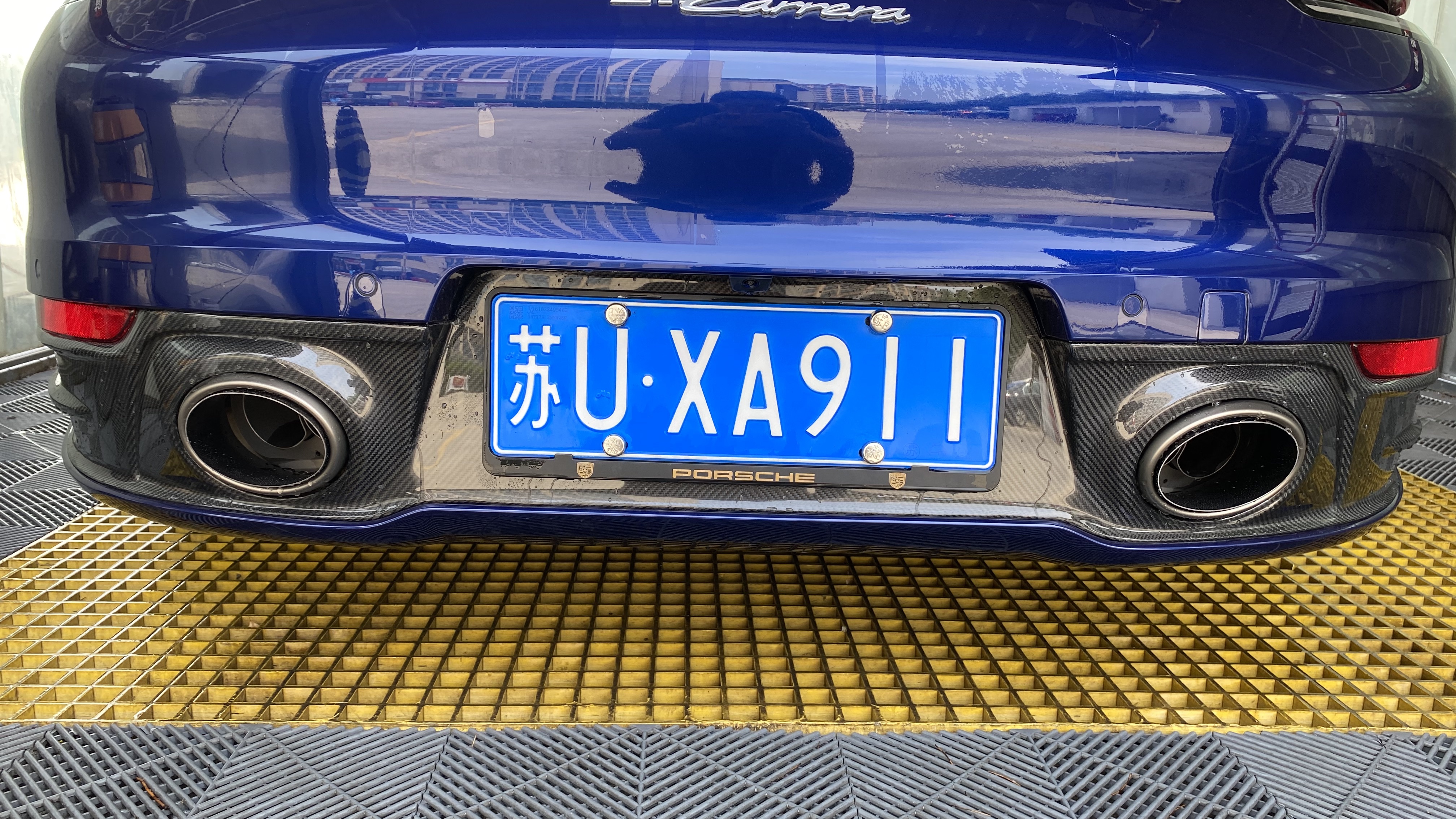 Porsche 911 992 SD Style Dry Carbon Rear Lip - styling view