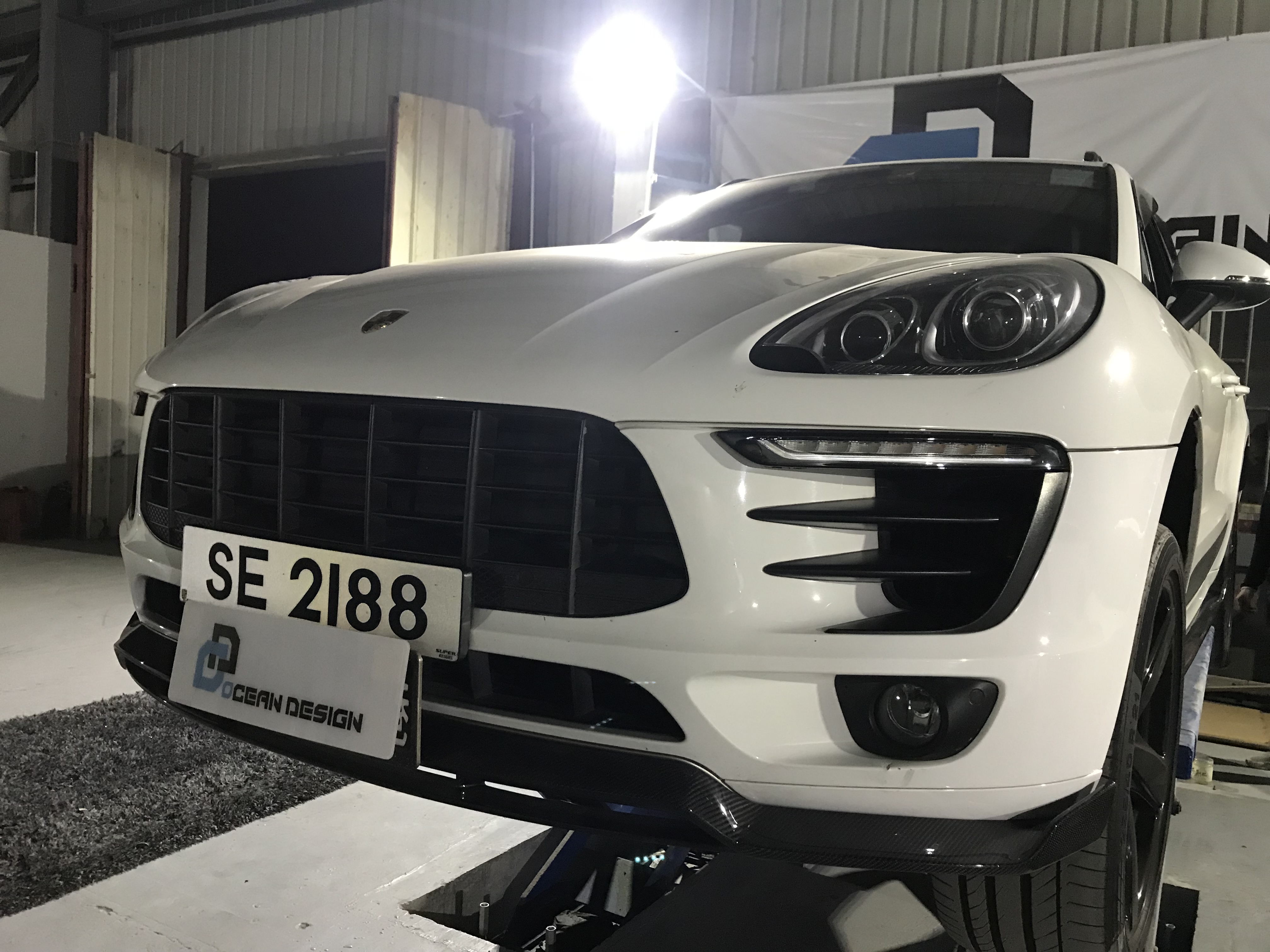 Porsche Macan Turbo ARTISAN Style Parts - styling view