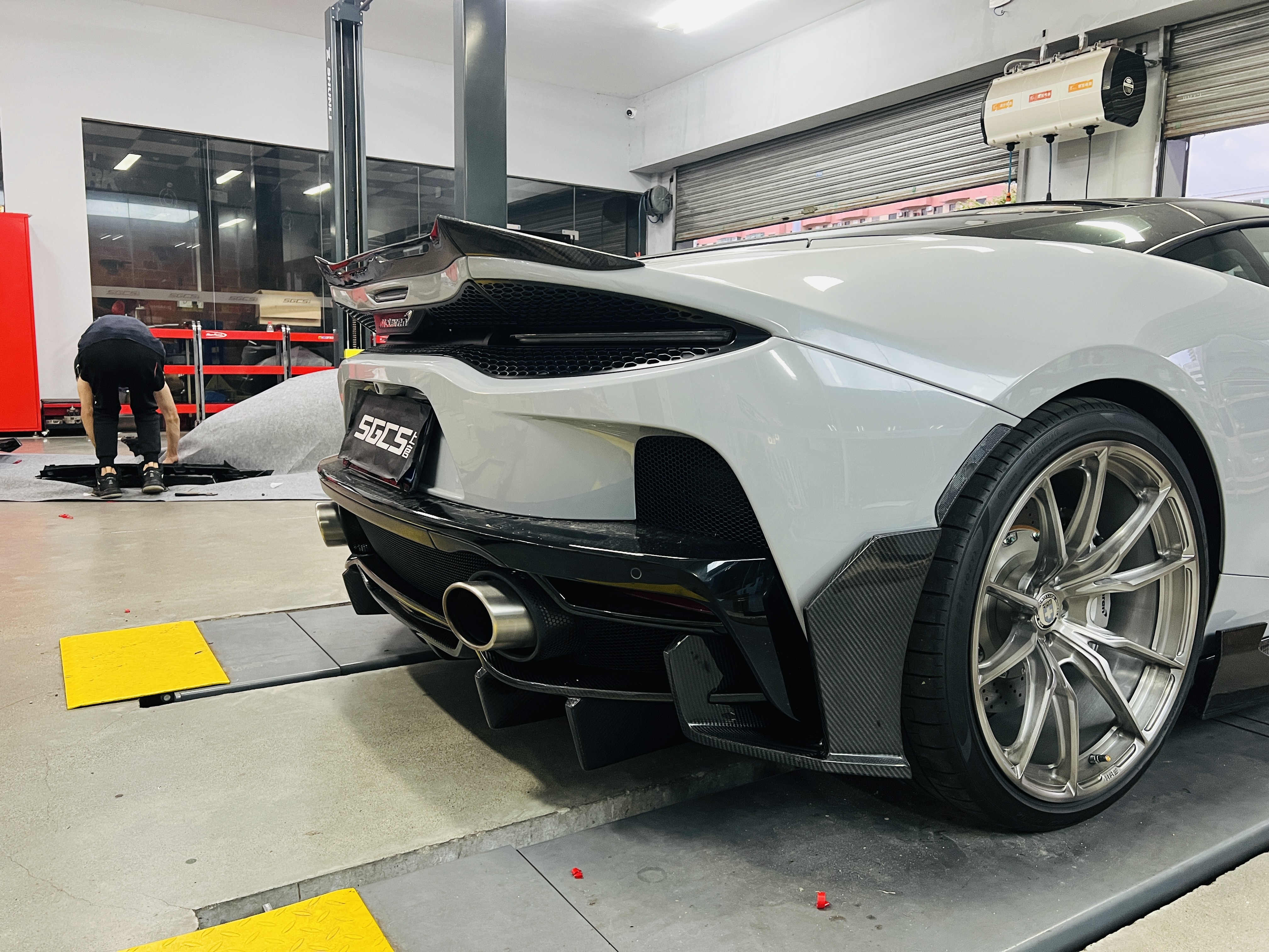 McLaren GT Dry Carbon Parts - styling view