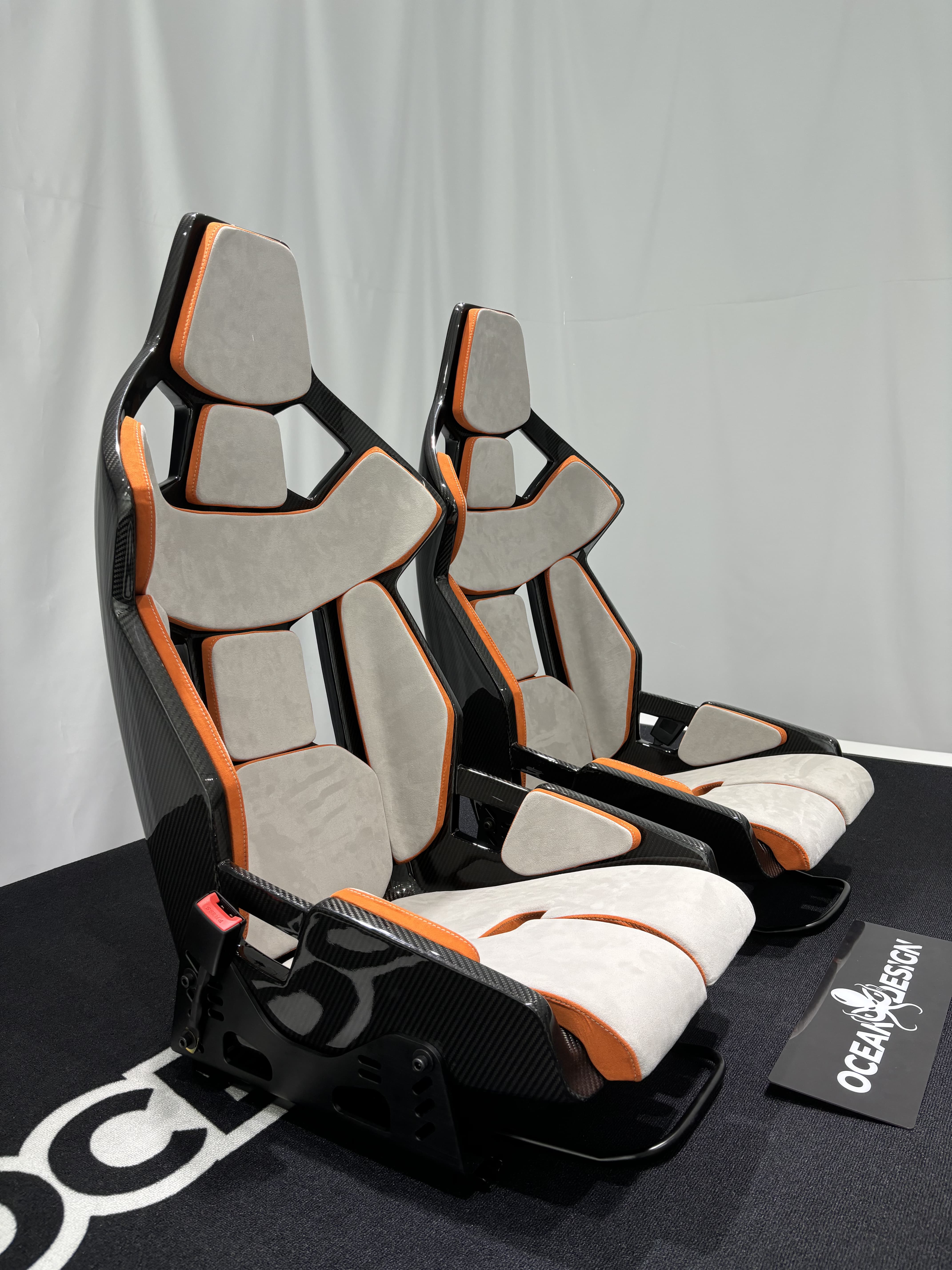 Porsche GW Style Dry Carbon Bucket Seat - styling view
