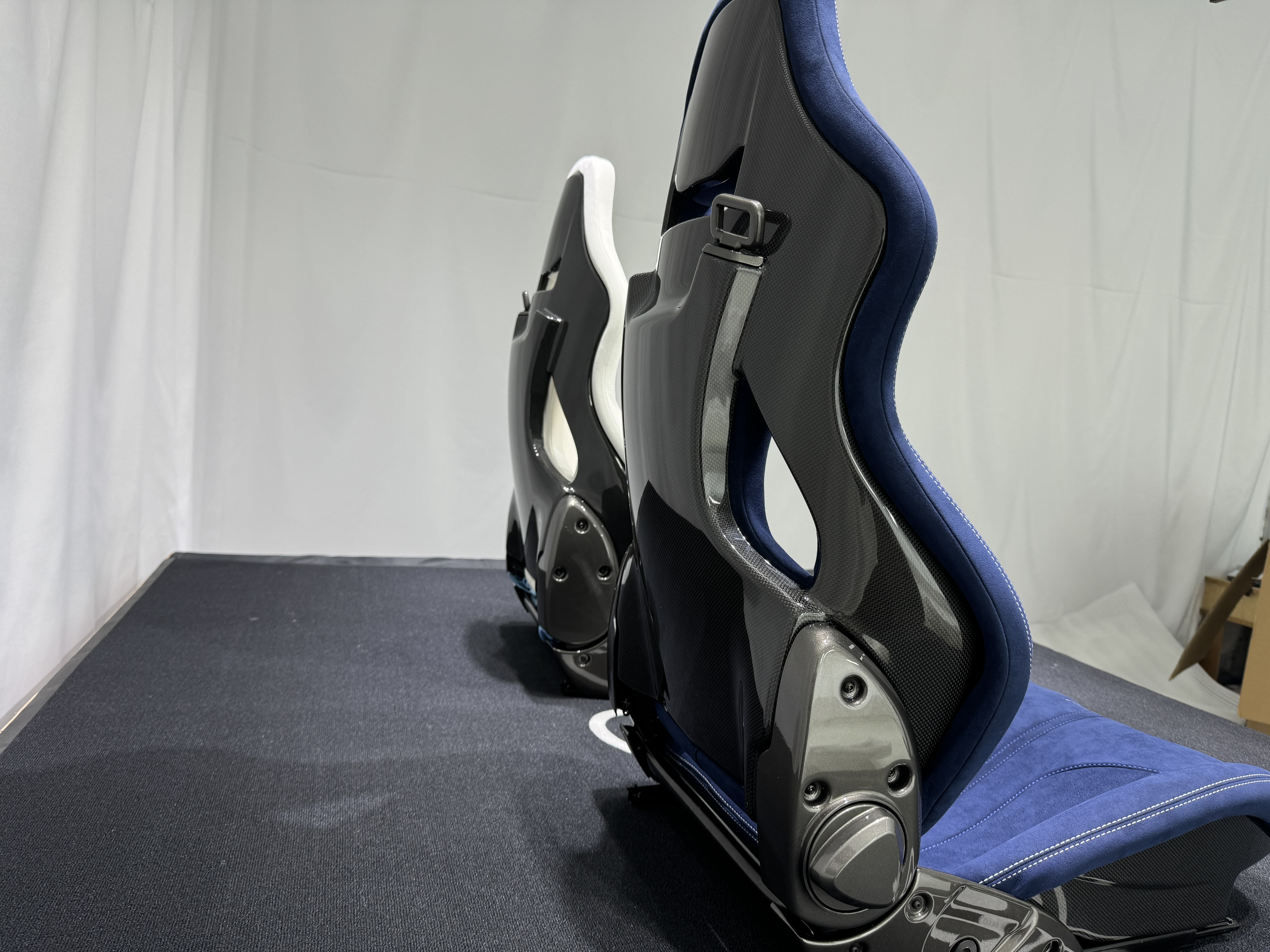 Ferrari F430/458/488/F8 Style Dry Carbon Bucket Seat - styling view