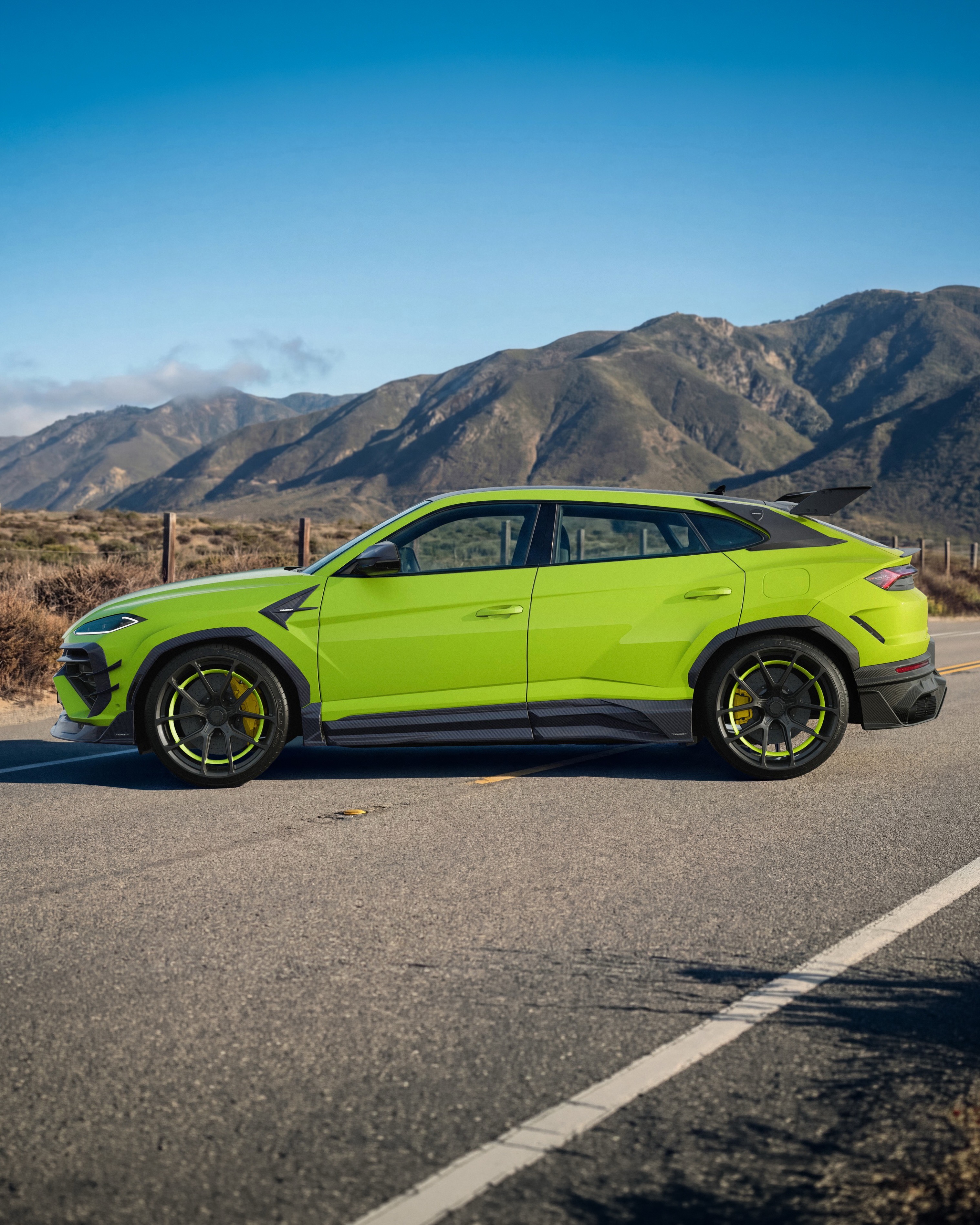 Lamborghini Urus SE M Style Dry Carbon Parts - styling view